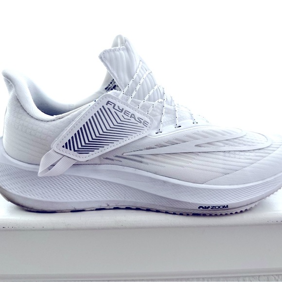 Nike Air Zoom Pegasus 39 Flyease Triple white 9.5